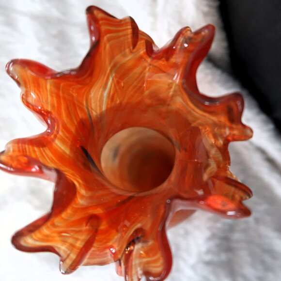 VINTAGE HAND BLOWN ORANGE CRACKLED GLASS VASE WITH RUFFLED TOP NINE INCHES TALL - Picture 9 of 12